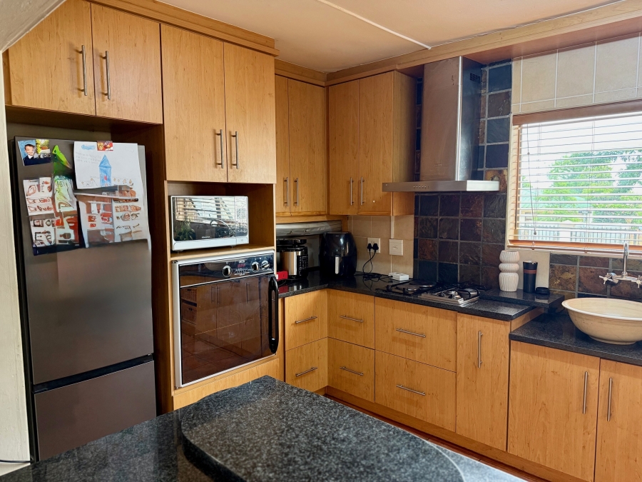 4 Bedroom Property for Sale in Bergzicht Western Cape